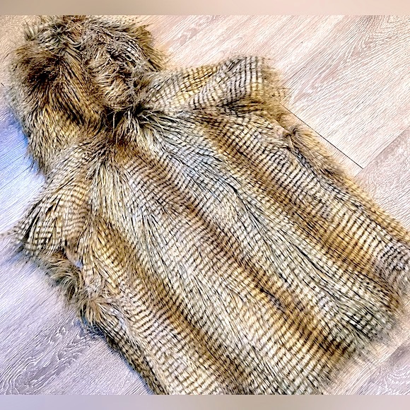 BCBGENERATION โข Faux-Fur Hooded Vest โข Size XS-Small โข Brown, Golden, Tan, Cream - Picture 15 of 16